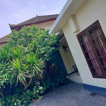 Villa Layang Bulan A Homey Guesthouse For Men Near The Beach In North Kuta