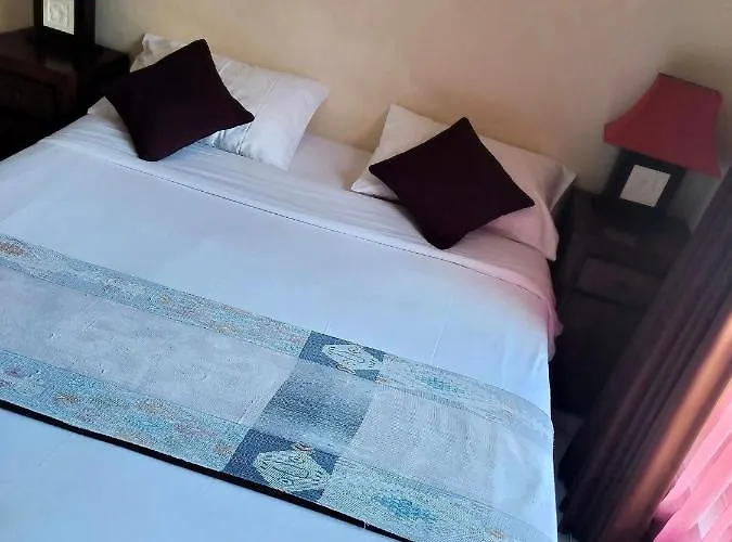 Layang Bulan A Homey For Men Near The In North Kuta デンパサール