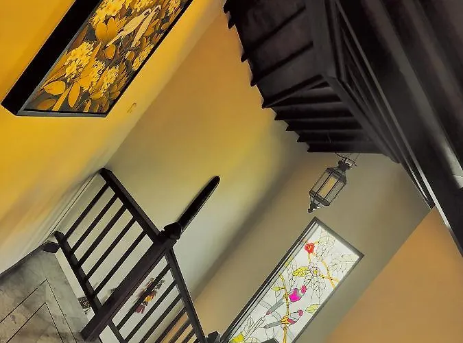 Layang Bulan A Homey For Men Near The In North Kuta 4*