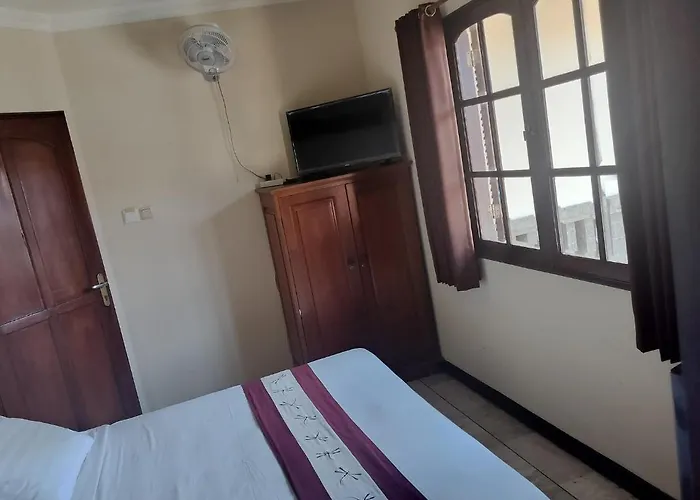 Layang Bulan A Homey For Men Near The In North Kuta ベッド・アンド・ブレックファスト 4*