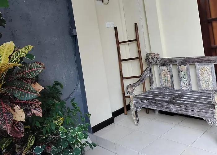 Layang Bulan A Homey For Men Near The In North Kuta デンパサール