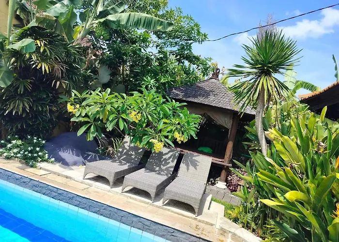 Layang Bulan A Homey For Men Near The In North Kuta デンパサール